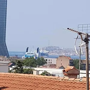 T3 Lumineux Dans Un Petit Immeuble, , Marseille France